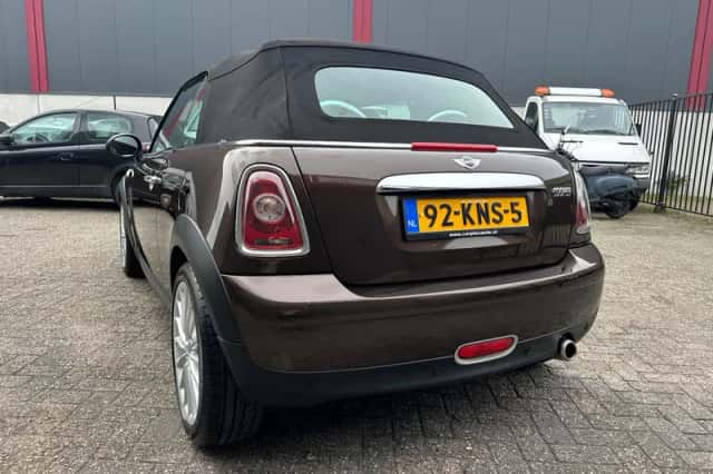 MINI Cabrio (2010) thumbnail 3
