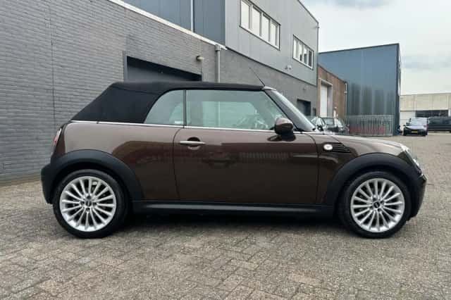 MINI Cabrio (2010) thumbnail 4