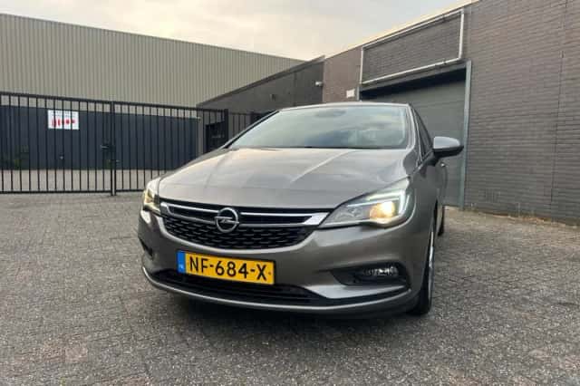 Opel Astra (2017) thumbnail 1