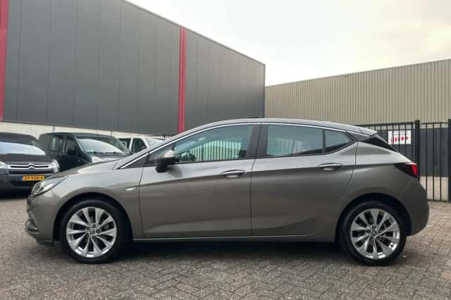 Opel Astra (2017) thumbnail 2