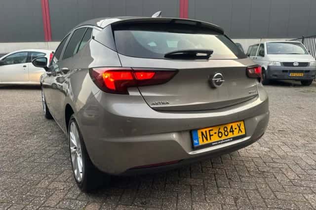 Opel Astra (2017) thumbnail 3