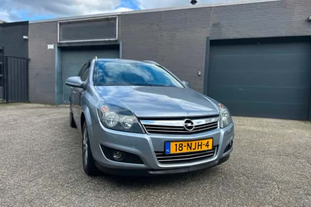 Opel Astra (2010) thumbnail 6