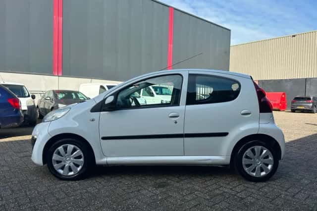 Peugeot 107 (2013) thumbnail 2