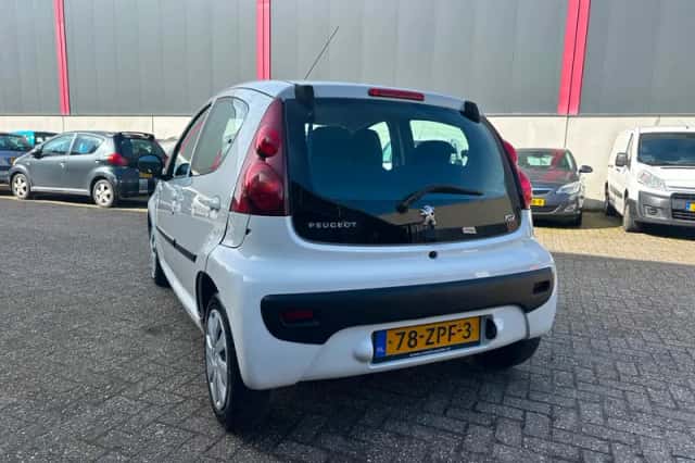 Peugeot 107 (2013) thumbnail 3
