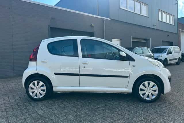 Peugeot 107 (2013) thumbnail 4