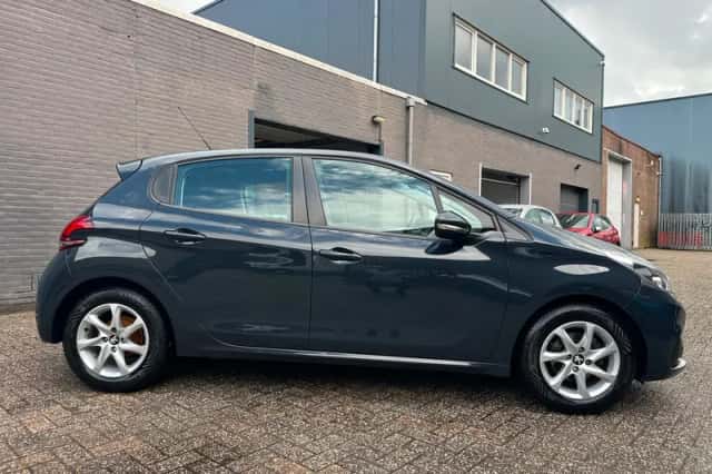 Peugeot 208 (2017) thumbnail 4