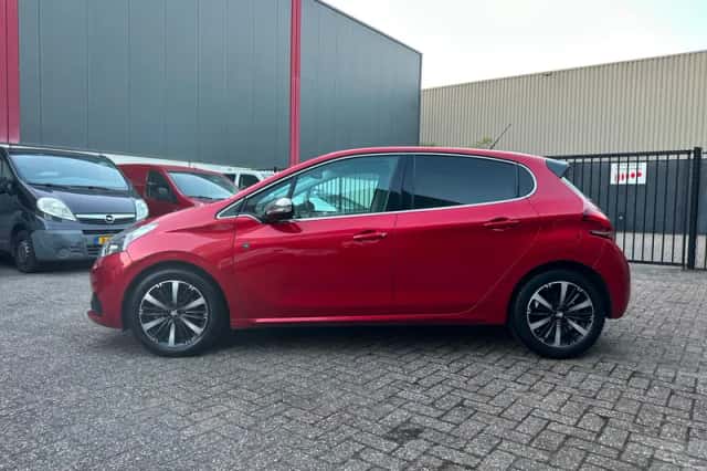 Peugeot 208 (2018) thumbnail 2