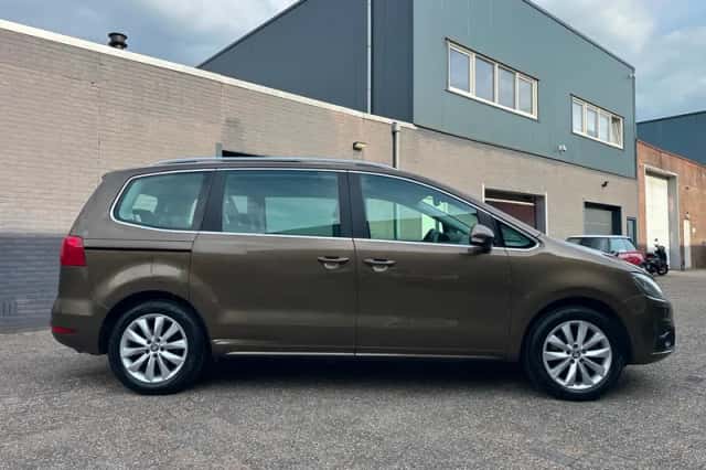 SEAT Alhambra (2011) thumbnail 4