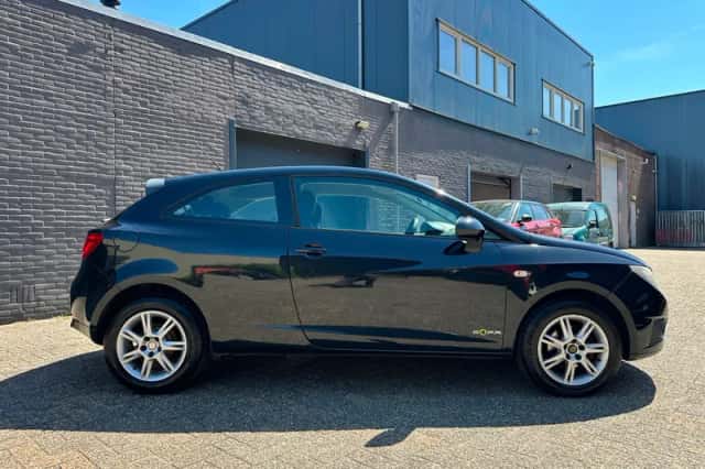 SEAT Ibiza (2011) thumbnail 4