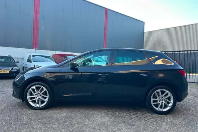 SEAT Leon (2016) thumbnail 2