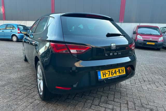 SEAT Leon (2016) thumbnail 3