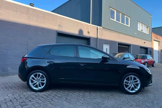 SEAT Leon (2016) thumbnail 4