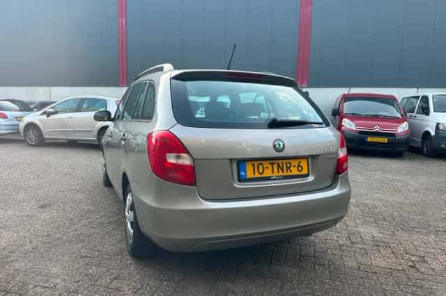 Škoda Fabia (2012) thumbnail 3