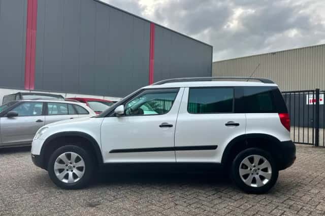 Škoda Yeti (2011) thumbnail 2