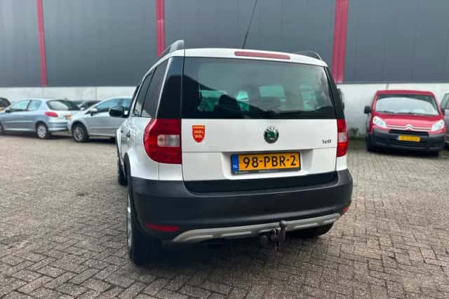 Škoda Yeti (2011) thumbnail 3