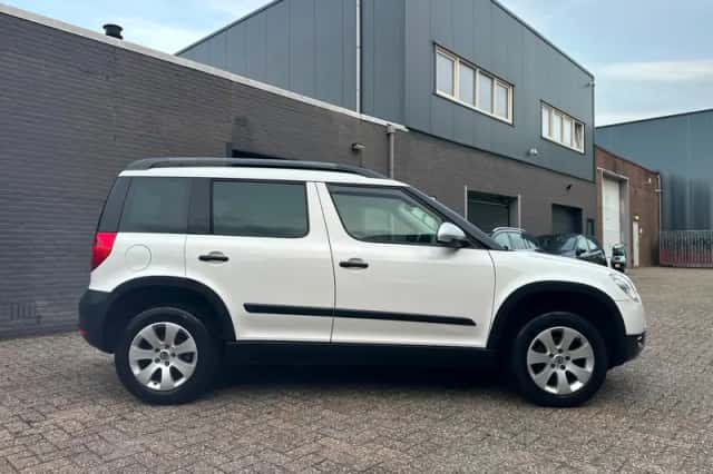 Škoda Yeti (2011) thumbnail 4