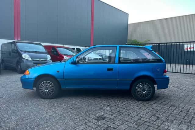 Suzuki Swift (2000) thumbnail 2