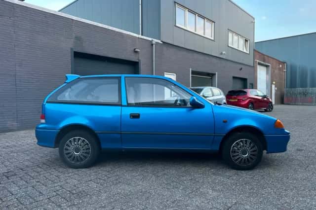 Suzuki Swift (2000) thumbnail 4