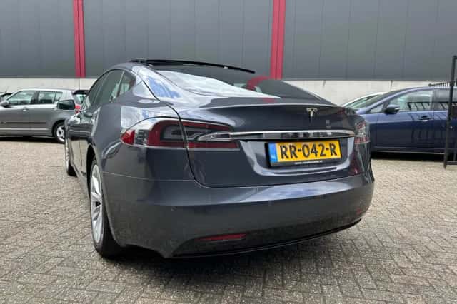 Tesla Model S (2018) thumbnail 3