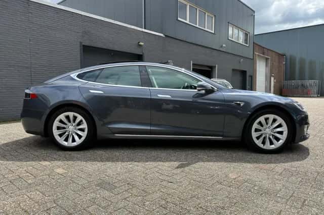 Tesla Model S (2018) thumbnail 4