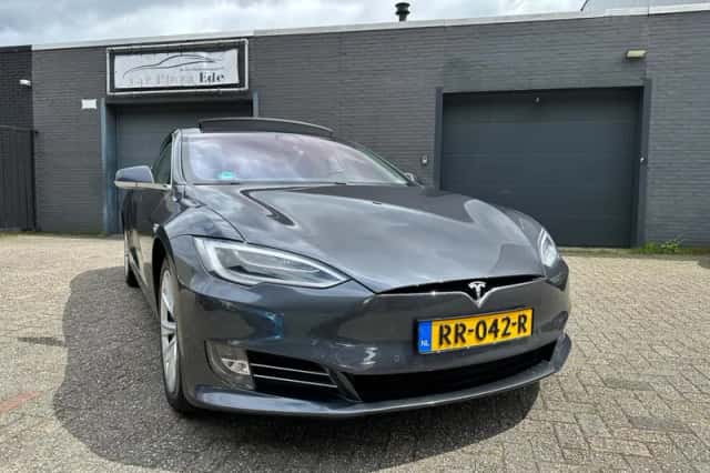 Tesla Model S (2018) thumbnail 6