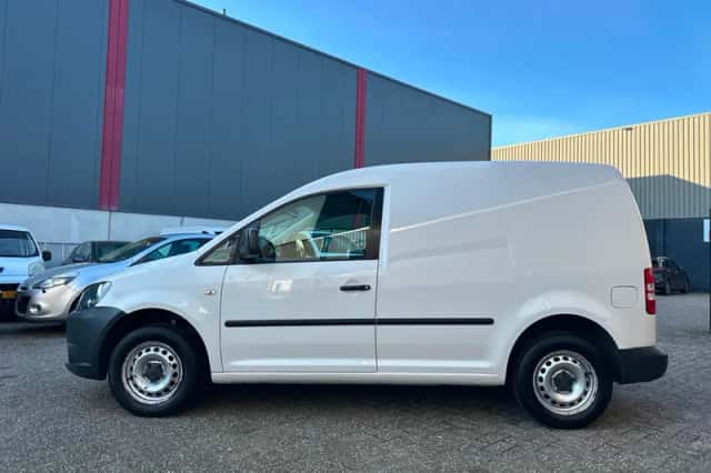 Volkswagen Caddy (2015) thumbnail 2
