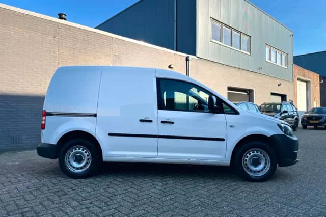 Volkswagen Caddy (2015) thumbnail 4