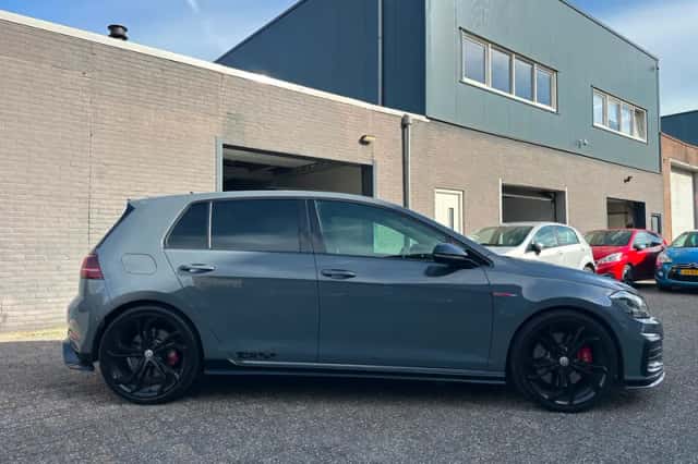 Volkswagen Golf (2019) thumbnail 3