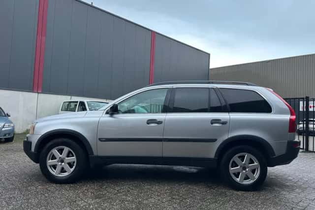 Volvo XC90 (2003) thumbnail 2