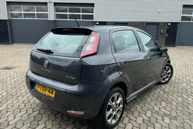 Fiat Punto (2014) thumbnail 2
