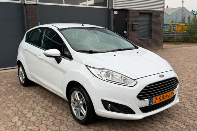 Ford Fiesta (2013) thumbnail 4
