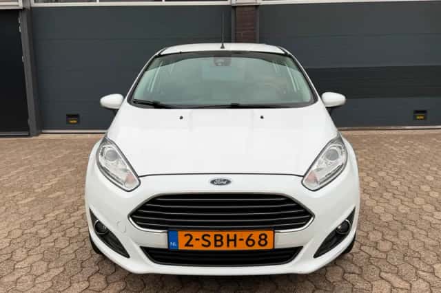 Ford Fiesta (2013) thumbnail 5