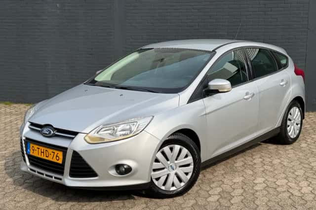 Ford Focus (2012) thumbnail 2