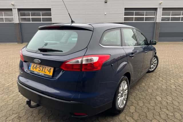 Ford Focus (2012) thumbnail 3