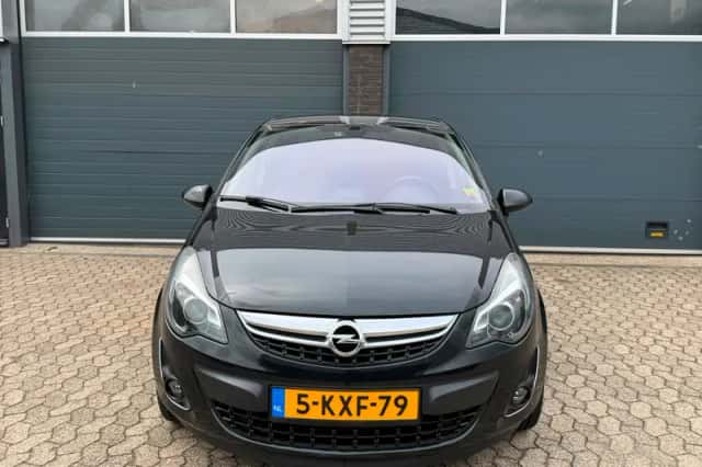 Opel Corsa (2013) thumbnail 4