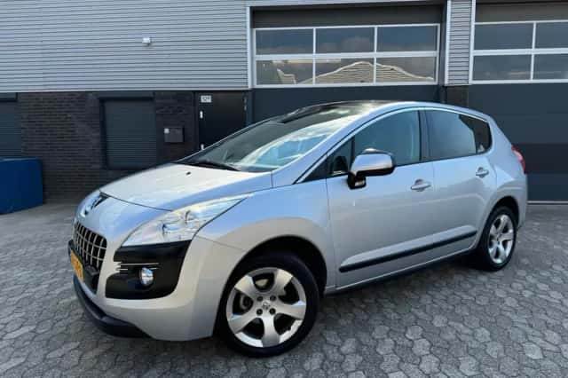 Peugeot 3008 (2009) thumbnail 1