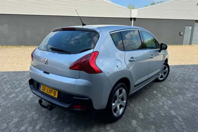 Peugeot 3008 (2009) thumbnail 2