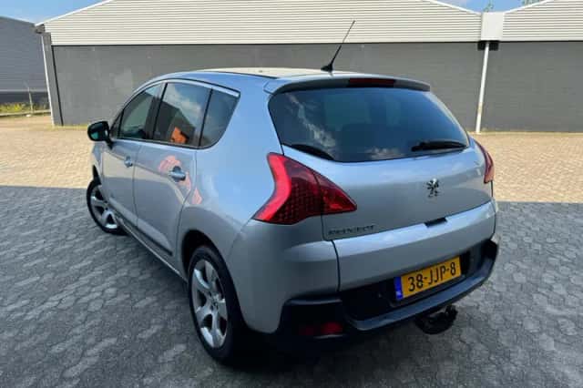 Peugeot 3008 (2009) thumbnail 4