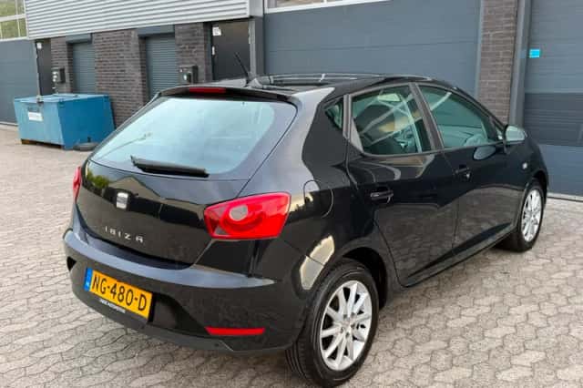 SEAT Ibiza (2011) thumbnail 2