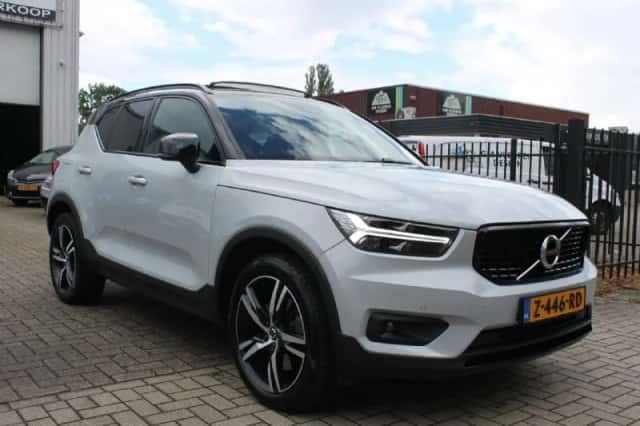 Volvo XC40 (2021) thumbnail 2