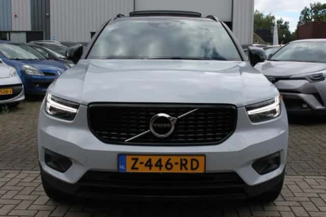 Volvo XC40 (2021) thumbnail 3