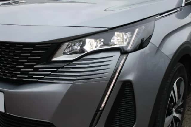 Peugeot 5008 (2023) thumbnail 4