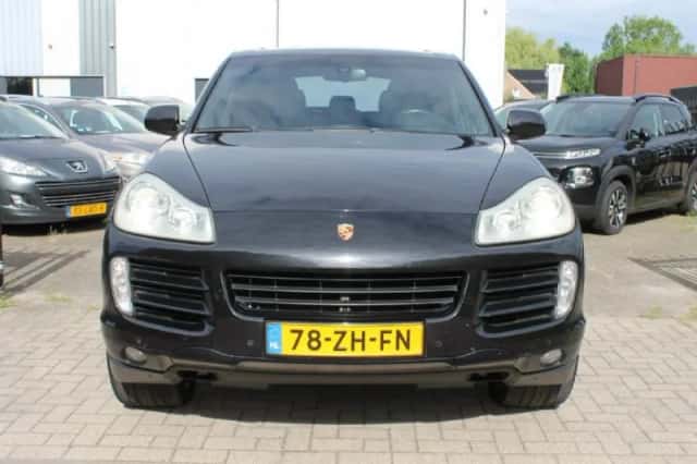 Porsche Cayenne (2008) thumbnail 3