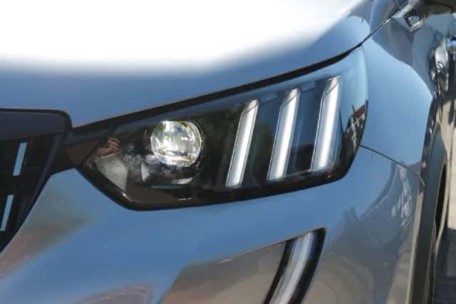 Peugeot 2008 (2020) thumbnail 4