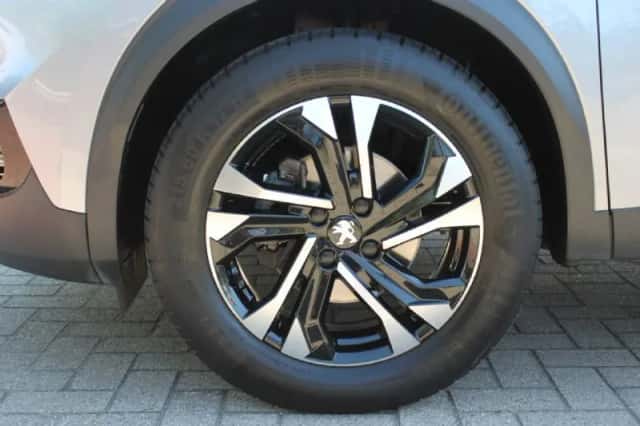 Peugeot 2008 (2020) thumbnail 5