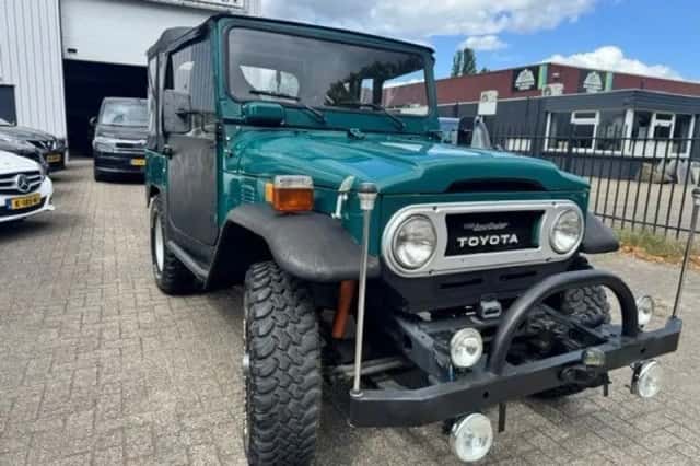 Toyota Land Cruiser (1978) thumbnail 2
