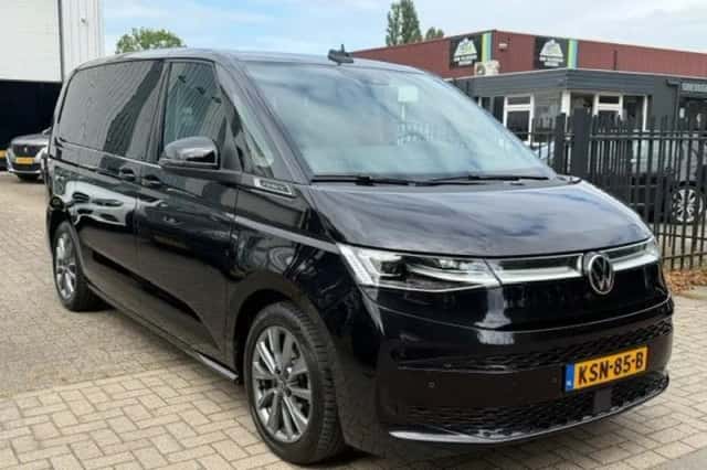 Volkswagen Multivan (2023) thumbnail 2