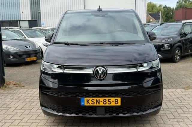 Volkswagen Multivan (2023) thumbnail 3