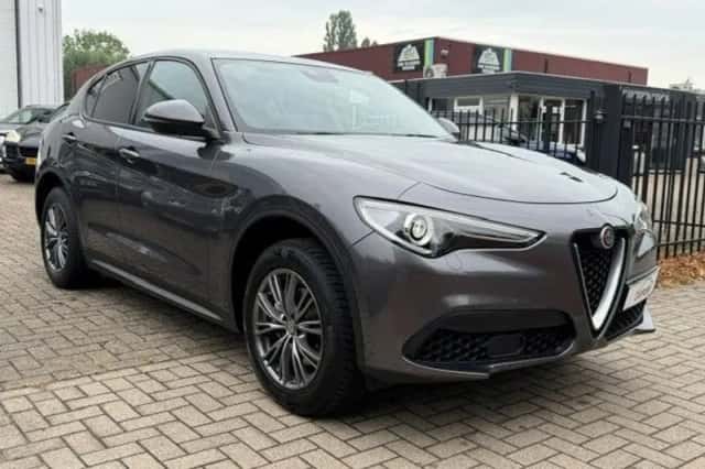 Alfa Romeo Stelvio (2019) thumbnail 2