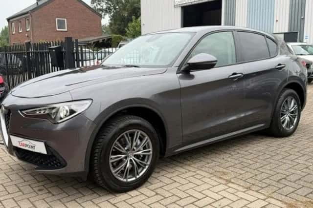 Alfa Romeo Stelvio (2019) thumbnail 5